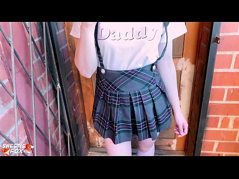 ❤️ A estudante chupa profundamente a sua pila e fode em vez de aulas. ☑ Porno real em nós ❌