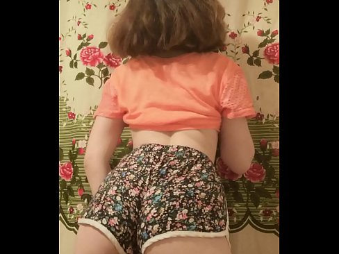 ❤️ Jovem sensual a despir os seus calções para a câmara ☑ Porno real em nós ❌