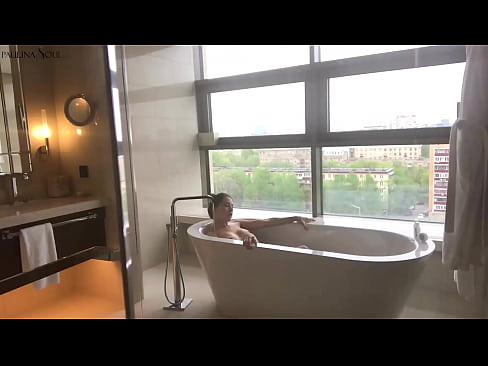 ❤️ Bebé tremendo A masturbar-se apaixonadamente na sua rata na casa de banho ☑ Porno real em nós ❌