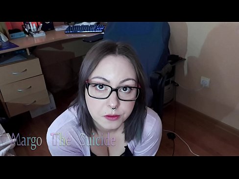 ❤️ Rapariga Sexy com Dildo de Óculos Chupa Profundamente na Câmara ☑ Porno real em nós ❌